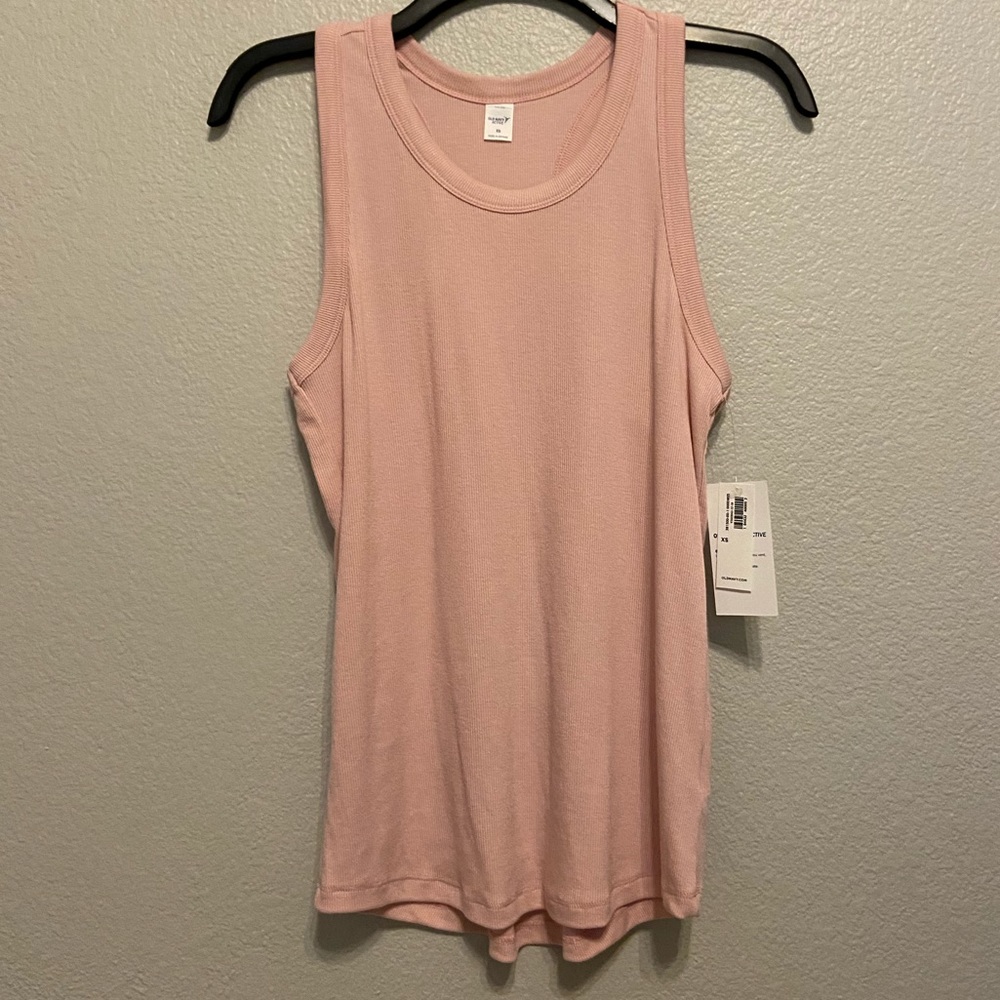 Old Navy active tank - Picture 2 of 3